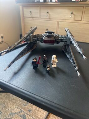LEGO Kylo Ren's TIE Fighter 75179 ALL Minifigs Included